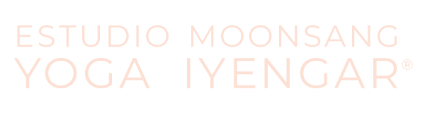 ESTUDIO-MOONSANG-YOGA-IYENGAR-02